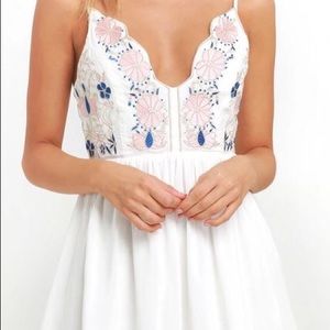 Daisy Petal Pickin’ Lulus Dress NWOT